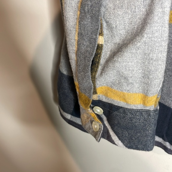 Barbour | Men’s Gray Plaid Button Down Flannel Shirt Size Medium - Picture 5 of 6